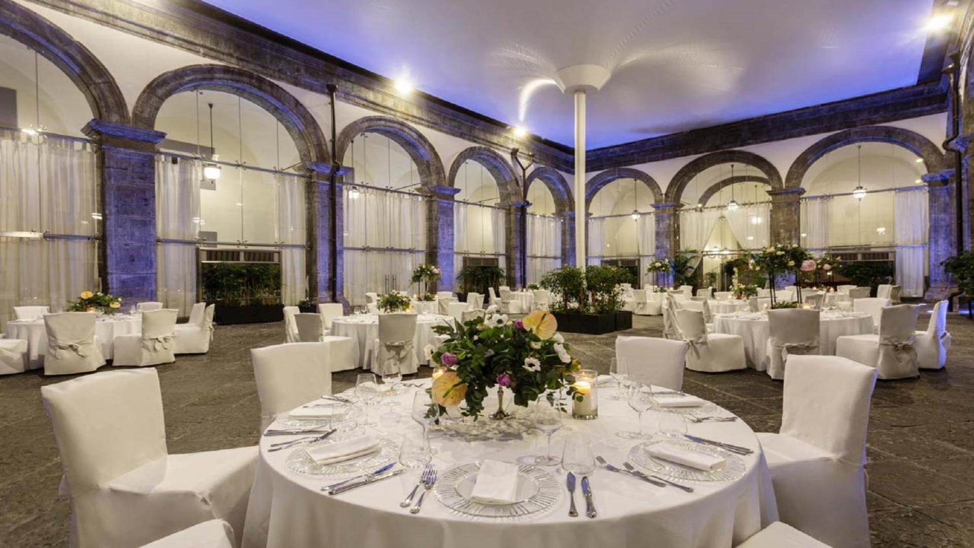 Palazzo Caracciolo 4* Nápoles