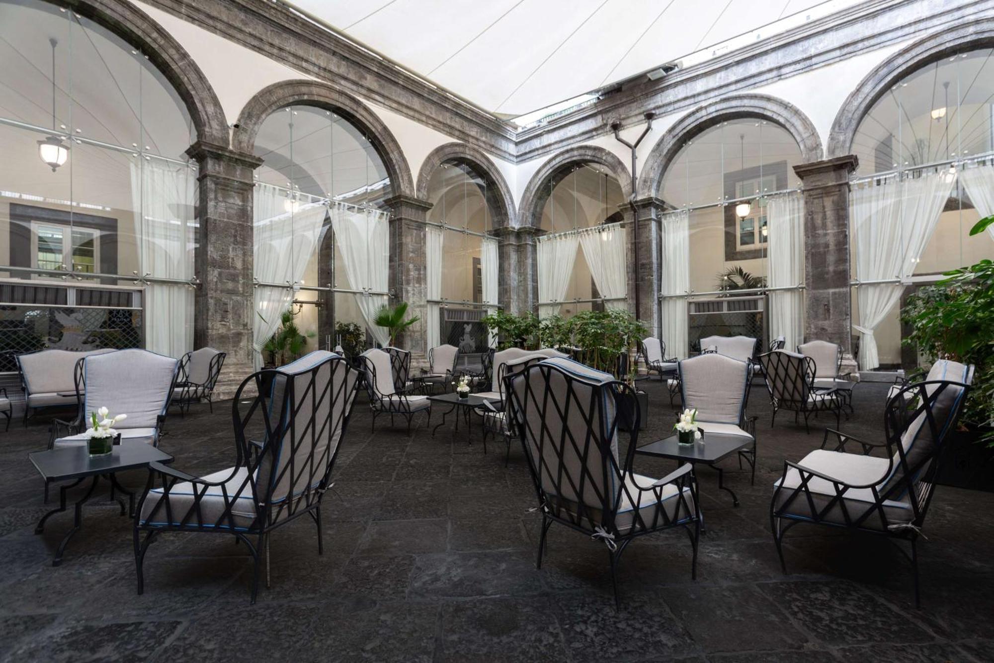 Palazzo Caracciolo Hotel 4*