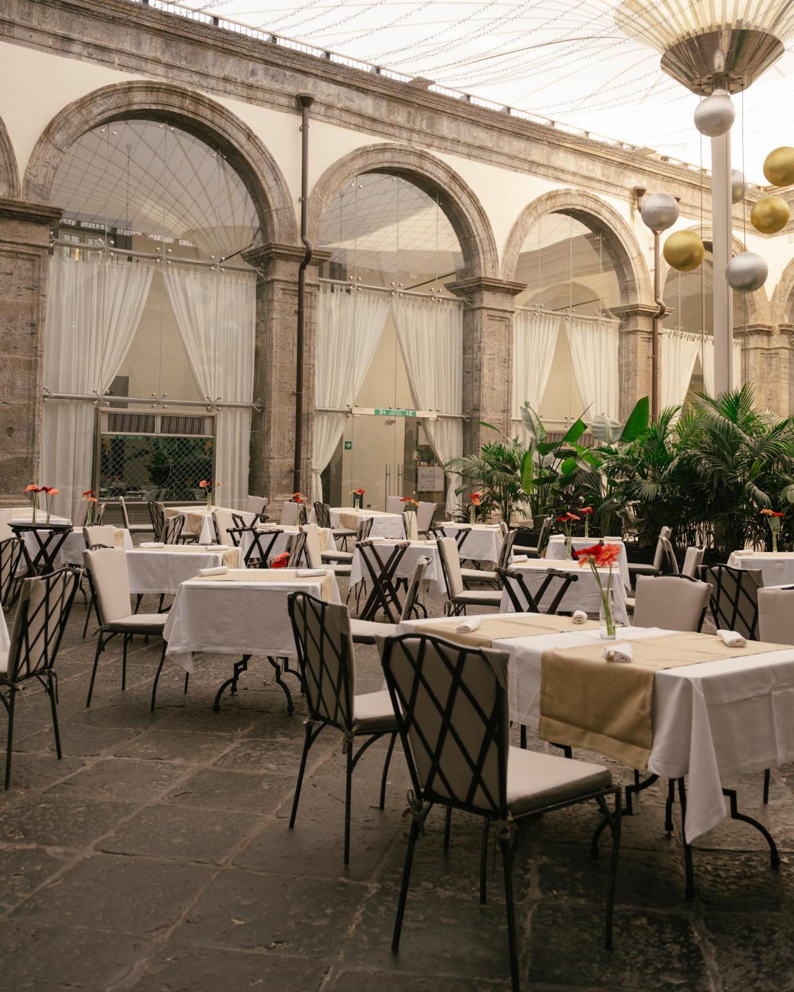 Palazzo Caracciolo Hotel 4*