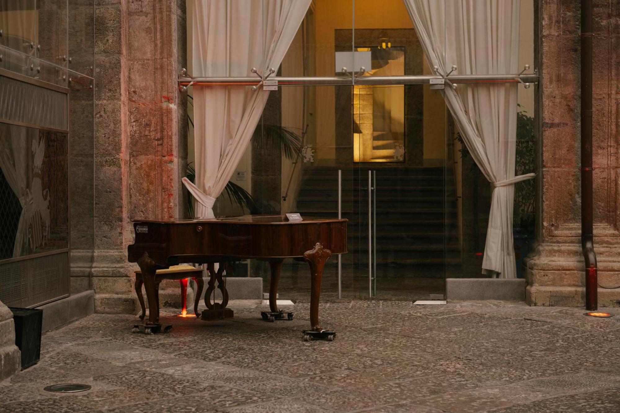 Palazzo Caracciolo Hotel Naples